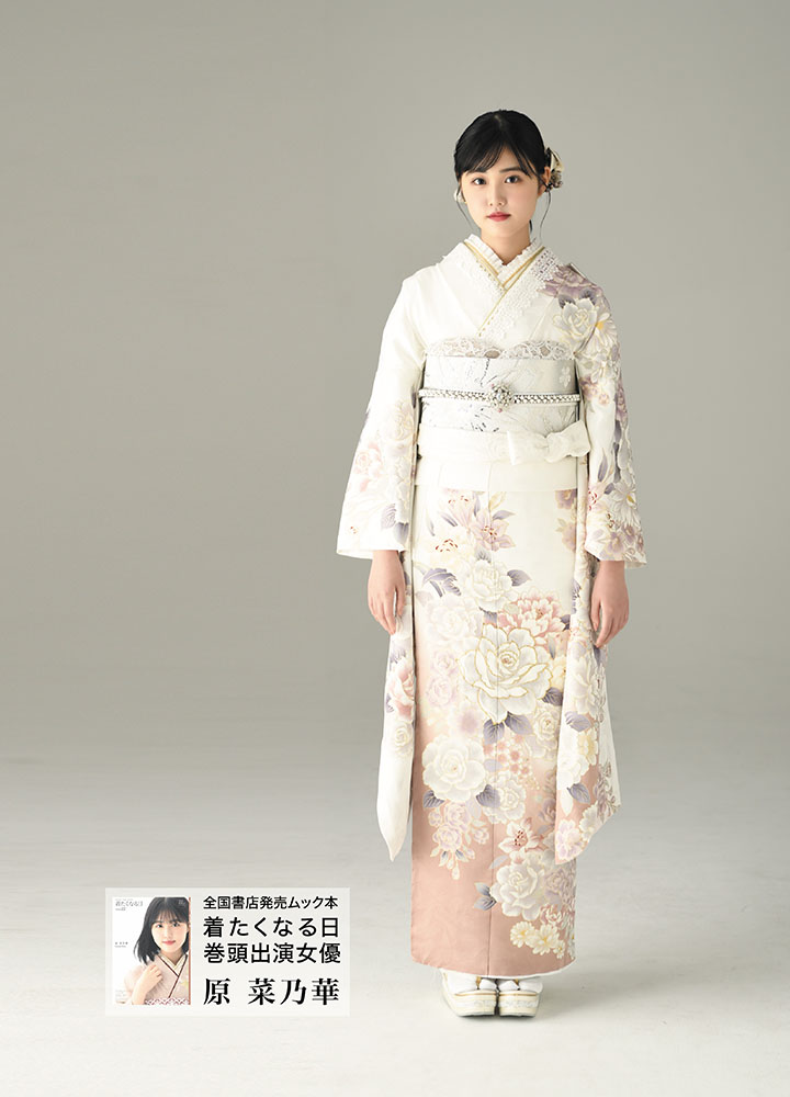 原菜乃華さん着用の白から裾のくすみピンクへのグラデーションが可愛いフェミニン系振袖